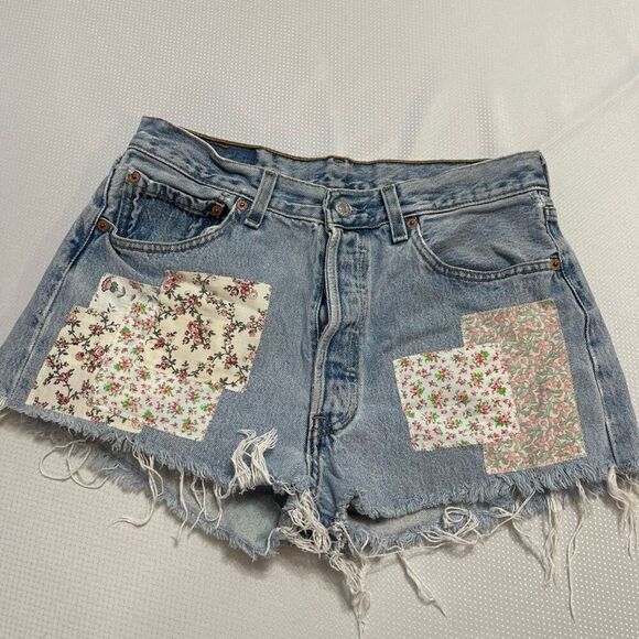 Urban Renewal x Levis Patchwork Distressed Denim Shorts Size Medium - Picture 2 of 9